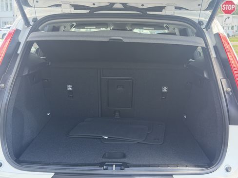 Used 2021 Volvo XC40 T5 Momentum w/ Protection Package Premier AWD/4WD image 10