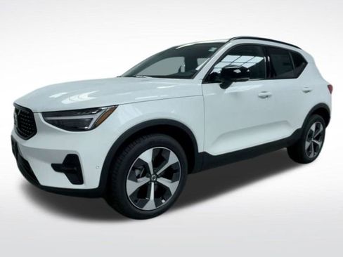 New 2026 Volvo XC40 B5 Plus w/ Protection Package Premier image 19