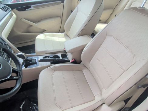 Used 2017 Volkswagen Passat 1.8T SE FWD image 14