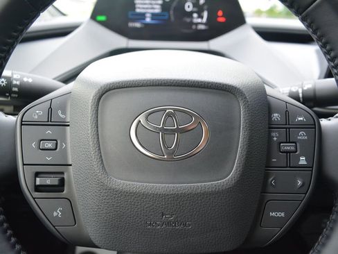 Used 2023 Toyota Prius LE AWD/4WD image 11