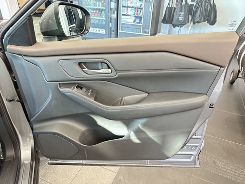 Used 2023 Nissan Rogue SV w/ SV Premium Package image 34