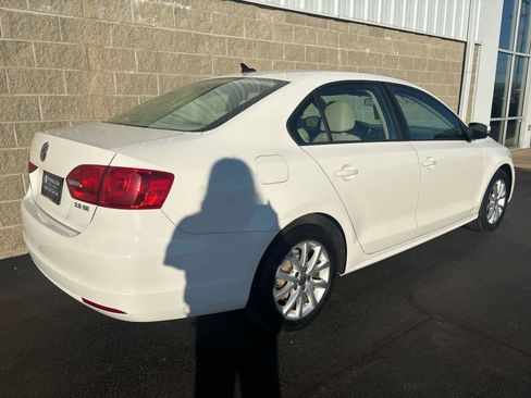 Used 2011 Volkswagen Jetta SE image 3
