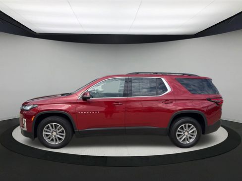 Used 2023 Chevrolet Traverse LT w/ Rear Camera Mirror Package AWD/4WD image 4