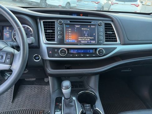 Used 2015 Toyota Highlander XLE image 13