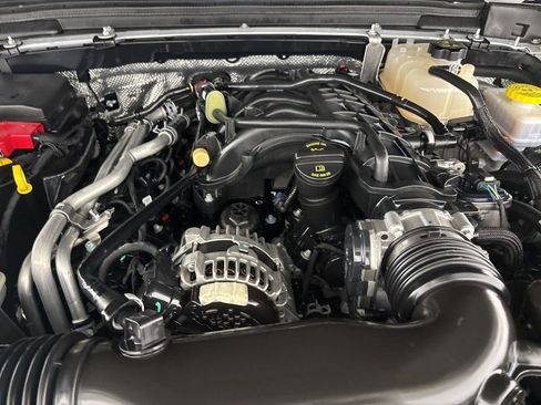 Used 2024 Jeep Wrangler Willys image 29