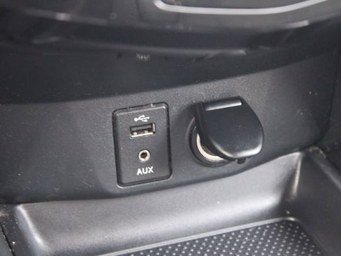 Used 2016 Nissan Rogue SV image 37