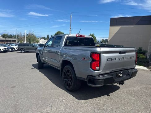 Used 2025 Chevrolet Colorado Z71 w/ Technology Package AWD/4WD image 3