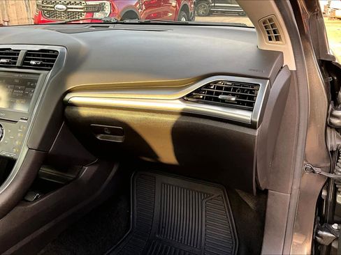Used 2015 Ford Fusion Titanium image 18