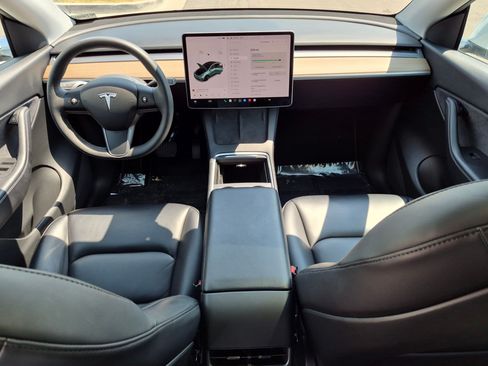 Used 2021 Tesla Model Y Long Range AWD/4WD image 30