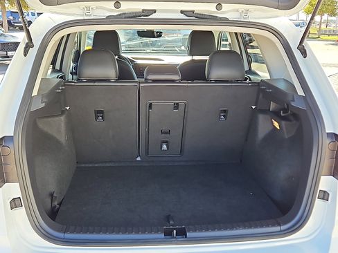 Certified 2023 Volkswagen Taos SE w/ Panoramic Sunroof Package image 6