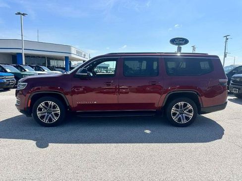 Used 2023 Jeep Wagoneer L Series II AWD/4WD image 2