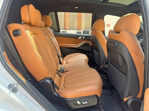 Used 2022 BMW X7 xDrive40i w/ M Sport Package AWD/4WD image 42