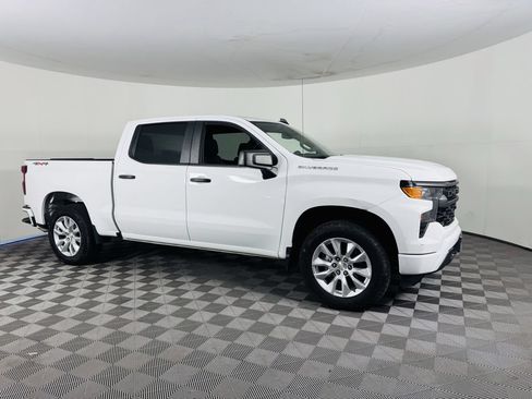 Used 2022 Chevrolet Silverado 1500 Custom AWD/4WD image 2