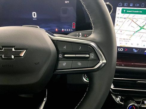 Used 2025 Chevrolet Traverse Z71 w/ Enhanced Driving Package image 12