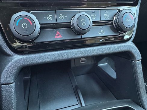 New 2026 Ford Ranger XLT w/ Equipment Group 301A High image 32