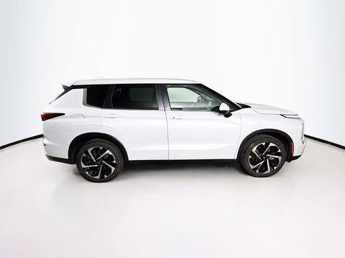 Used 2024 Mitsubishi Outlander SE Black Edition FWD image 2