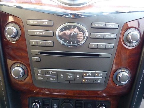 Used 2017 INFINITI QX80 Base AWD 4dr SUV w/ Deluxe Technology Package image 71