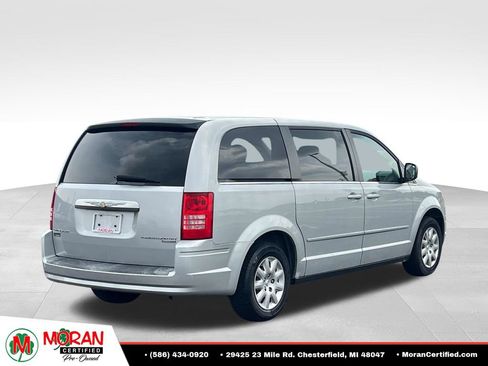 Used 2009 Chrysler Town & Country LX FWD image 5