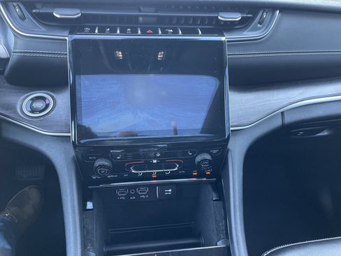 Certified 2021 Jeep Grand Cherokee L Limited AWD/4WD image 18