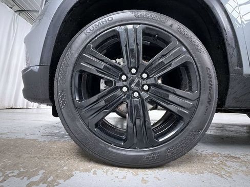 Used 2025 GMC Acadia Elevation w/ Elevation Premium Package AWD/4WD image 9