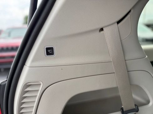 Used 2019 Chrysler Pacifica Touring Plus w/ Advanced Safetytec Group FWD image 29