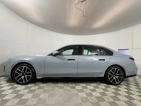 Used 2024 BMW 740i xDrive w/ Premium Package AWD/4WD image 4