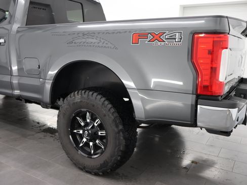 Used 2017 Ford F250 XLT w/ XLT Premium Package AWD/4WD image 31