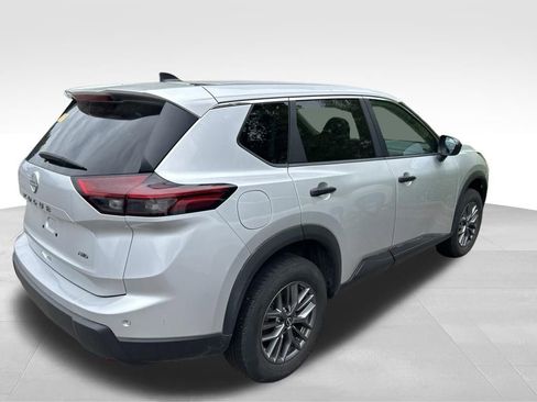 Used 2024 Nissan Rogue S AWD/4WD image 4