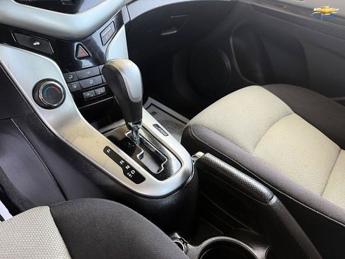 Used 2015 Chevrolet Cruze LS FWD image 16