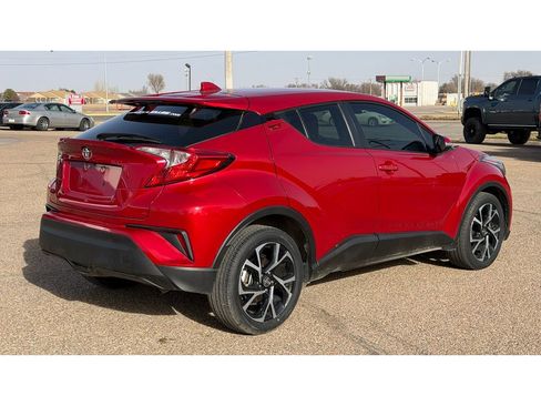 Used 2021 Toyota C-HR XLE image 7