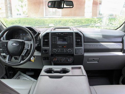 Used 2017 Ford F550 2WD Crew Cab Super Duty image 24