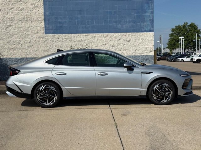 New 2026 Hyundai Sonata SEL FWD image 2