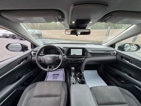 Used 2025 Toyota Camry LE image 14