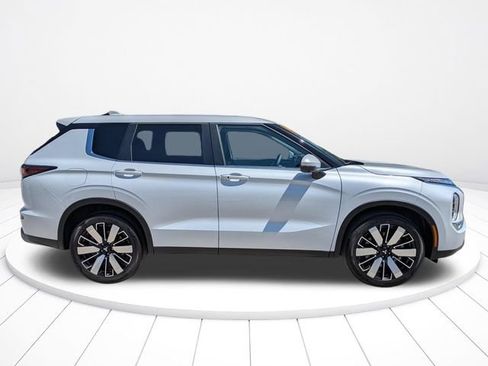 New 2026 Mitsubishi Outlander ES AWD/4WD image 3