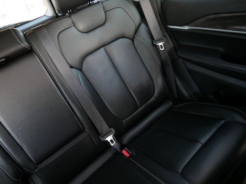 Used 2023 Jeep Grand Cherokee Limited w/ Black Appearance Package image 14