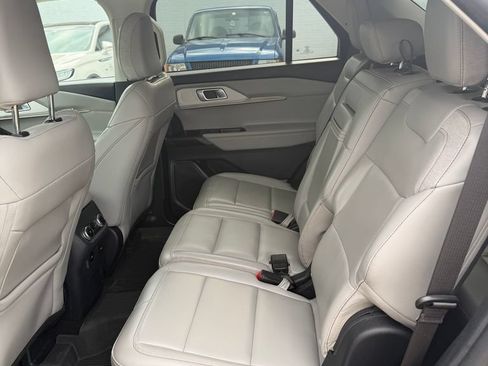 Used 2025 Ford Explorer Active w/ Active Comfort Package AWD/4WD image 19