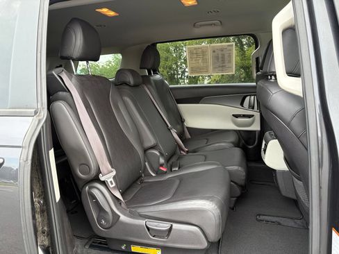 Used 2022 Kia Carnival LX FWD image 28