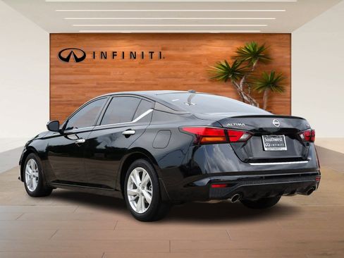 Used 2022 Nissan Altima 2.5 SV w/ SV Premium Package image 5