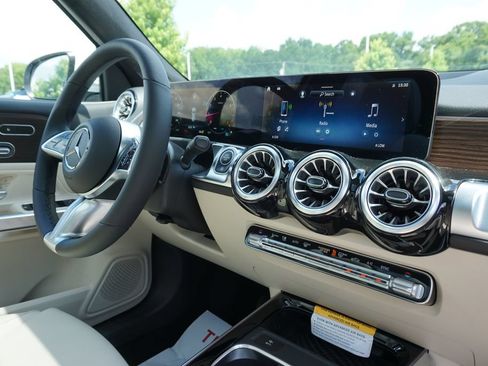 Certified 2025 Mercedes-Benz GLB 250 image 65