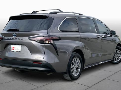 Used 2024 Toyota Sienna XLE image 12