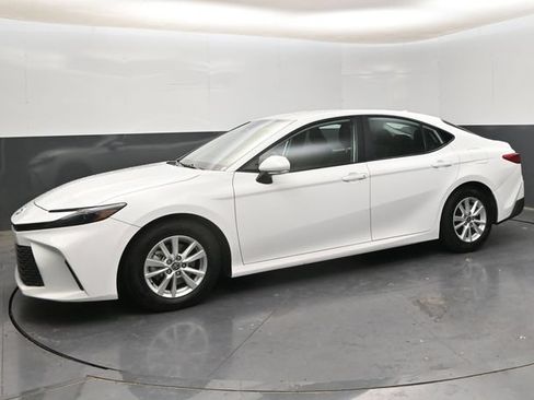 Used 2025 Toyota Camry LE FWD image 4