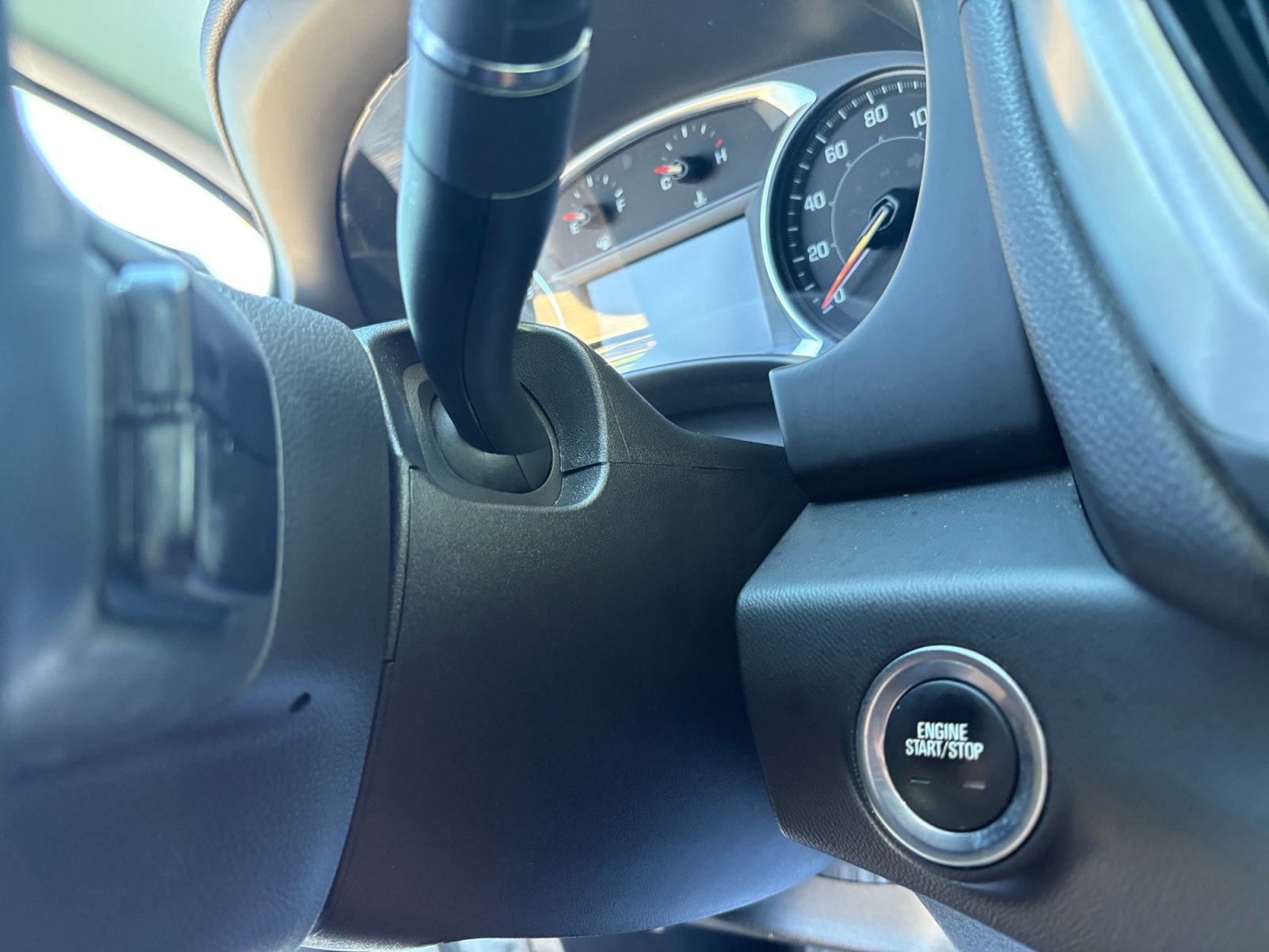 Used 2024 GMC Terrain SLT w/ Tech Package FWD image 16