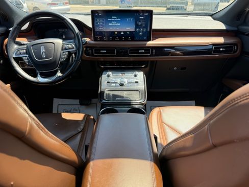 Used 2023 Lincoln Nautilus Reserve AWD/4WD image 11