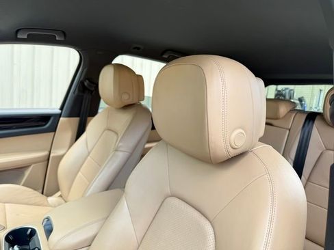Used 2019 Porsche Cayenne image 13