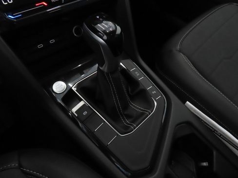 New 2026 Volkswagen Taos SE FWD image 17