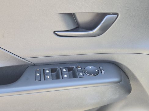 Used 2025 Hyundai Kona SEL FWD image 17