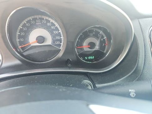 Used 2011 Chrysler 200 Touring FWD image 1