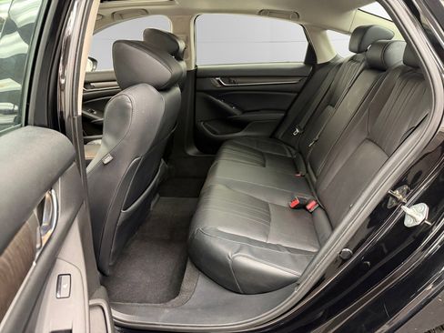 Used 2018 Honda Accord Touring image 13