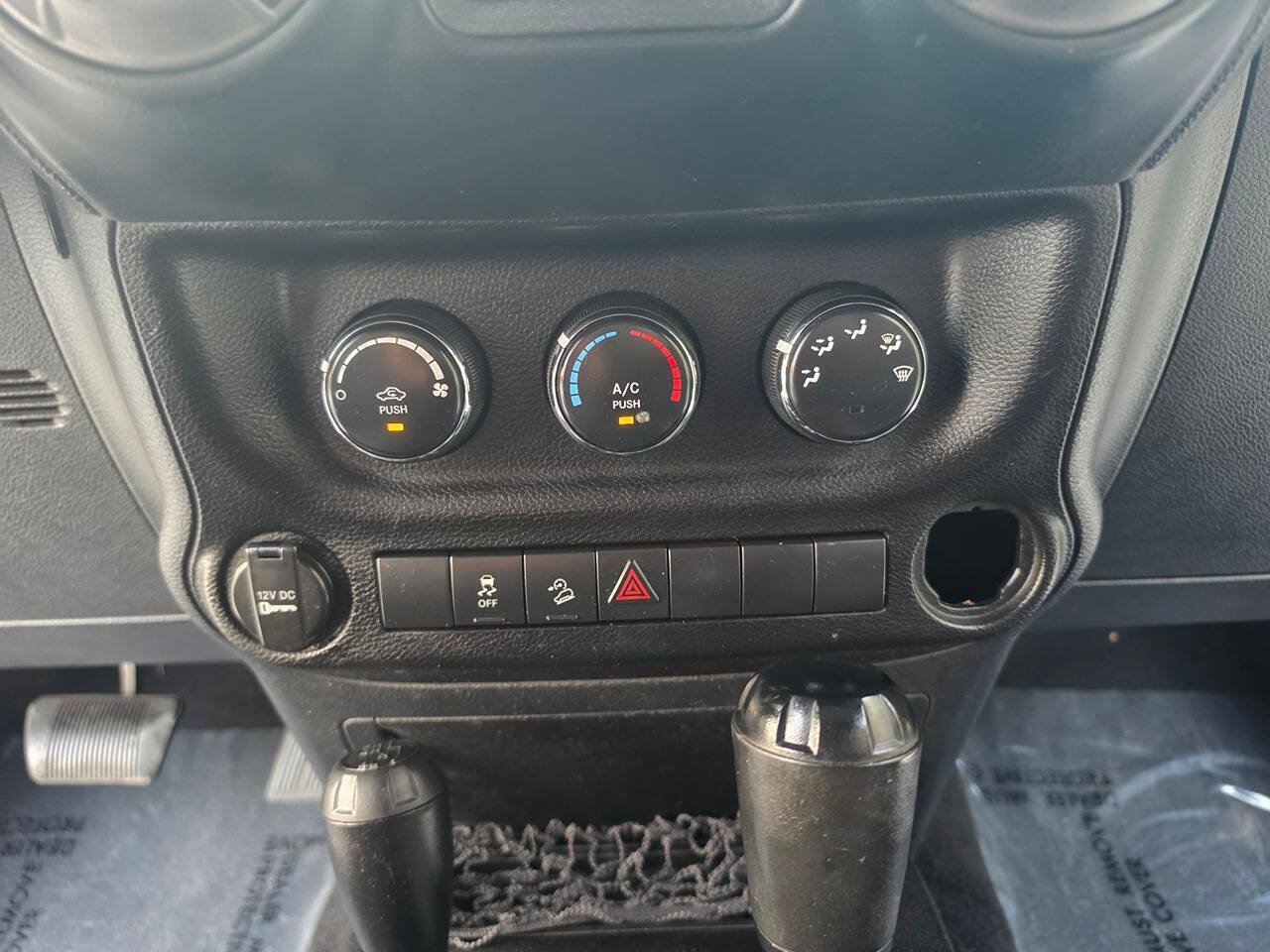 Used 2013 Jeep Wrangler Sport AWD/4WD image 28