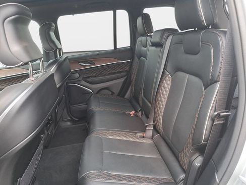 Certified 2022 Jeep Grand Cherokee Summit w/ Luxury Tech Group V AWD/4WD image 14